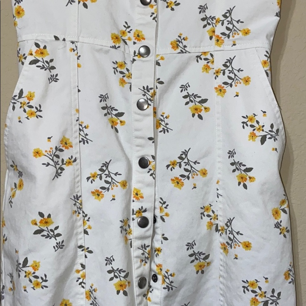 Button up White Floral Sundress With Pockets - Picture 7 of 7